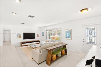 17341 SW 74th Ave in Palmetto Bay, FL - Building Photo - Building Photo