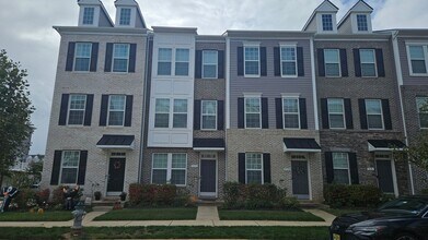9072 Fox Stream Way in Upper Marlboro, MD - Foto de edificio - Building Photo