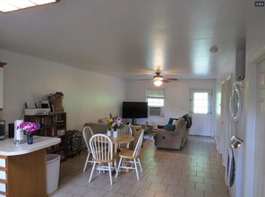 323 Parker Farm Rd, Unit B in Cullowhee, NC - Foto de edificio - Building Photo