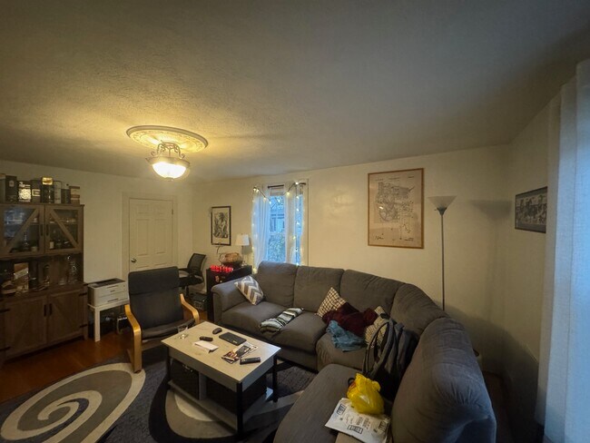 65R Cedar St, Unit 2 in Somerville, MA - Building Photo - Building Photo