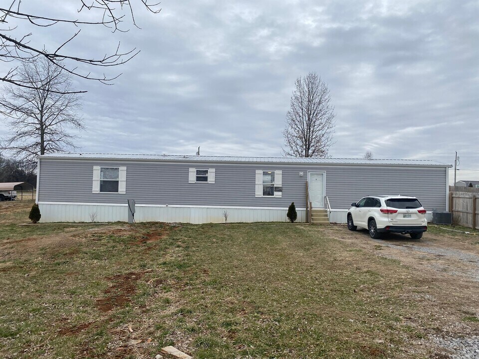 295 Seays Rd in Trenton, KY - Building Photo