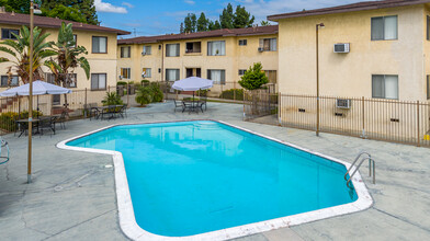 San Antonio Apartments in Ontario, CA - Building Photo - Building Photo