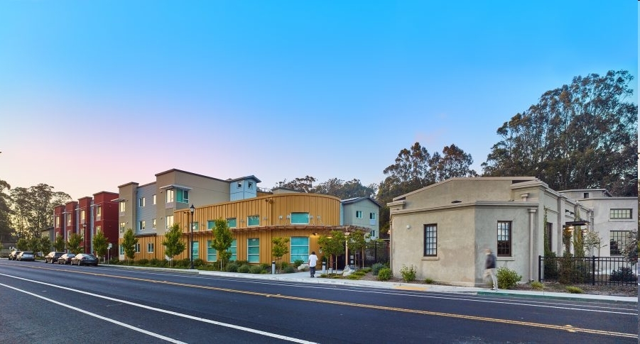 Colma Veterans Village in Daly City, CA - Foto de edificio