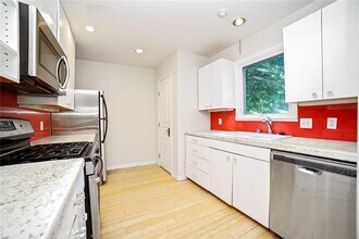 2716 E 22nd St in Austin, TX - Building Photo - Building Photo