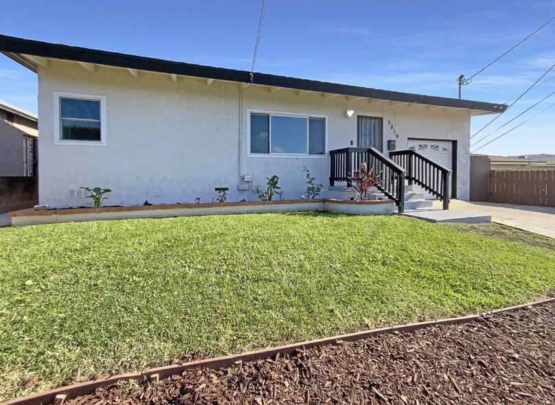 5819 Roanoke St in San Diego, CA - Building Photo