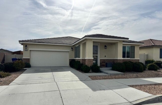 45064 Moccasin Pl in Lancaster, CA - Building Photo - Building Photo