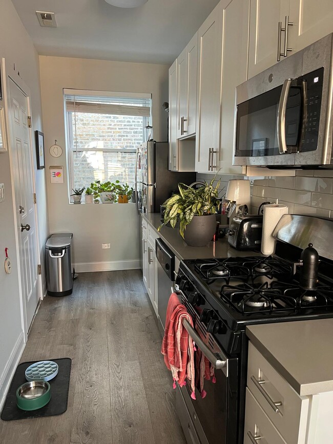 3116 N Milwaukee Ave, Unit 3W in Chicago, IL - Foto de edificio - Building Photo