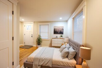 85 Oak St in Randolph, MA - Foto de edificio - Building Photo