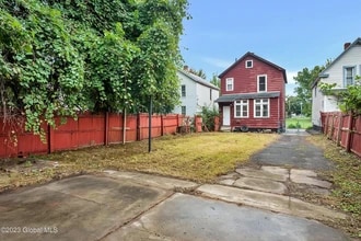 1688 Lake Blvd in Schenectady, NY - Building Photo - Building Photo