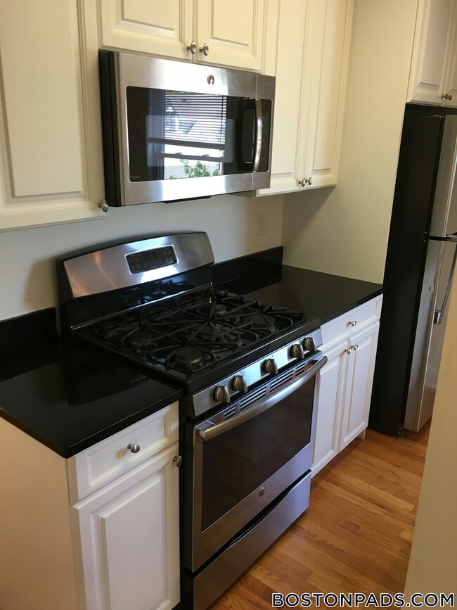 1 Langdon Square, Unit 6 in Cambridge, MA - Building Photo - Building Photo