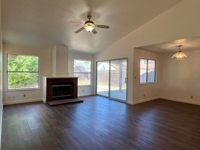 6509 Fuego Way in Elk Grove, CA - Building Photo - Building Photo