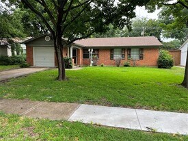 108 Brookwood Dr in Richardson, TX - Building Photo