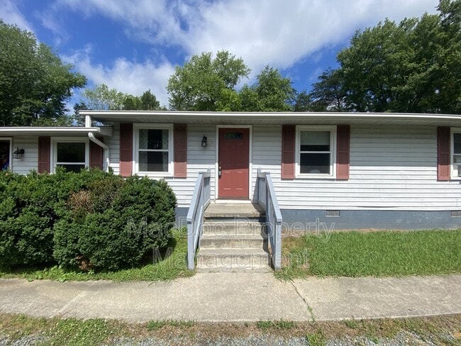 114-116 Loch Lane Dr in Louisa, VA - Building Photo - Building Photo