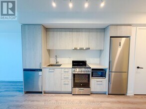 195 Commerce St in Vaughan, ON - Building Photo - Building Photo