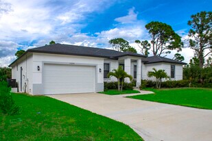 15245 Brainbridge Cir in Port Charlotte, FL - Building Photo