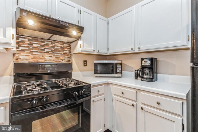14303 Grape Holly Grove-Unit -11 in Centreville, VA - Building Photo - Building Photo