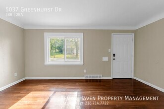 5037 Greenhurst Dr in Maple Heights, OH - Building Photo - Building Photo