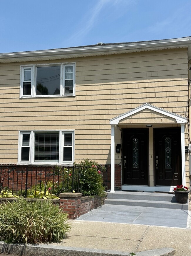 6 Gloucester St in Arlington, MA - Foto de edificio - Building Photo