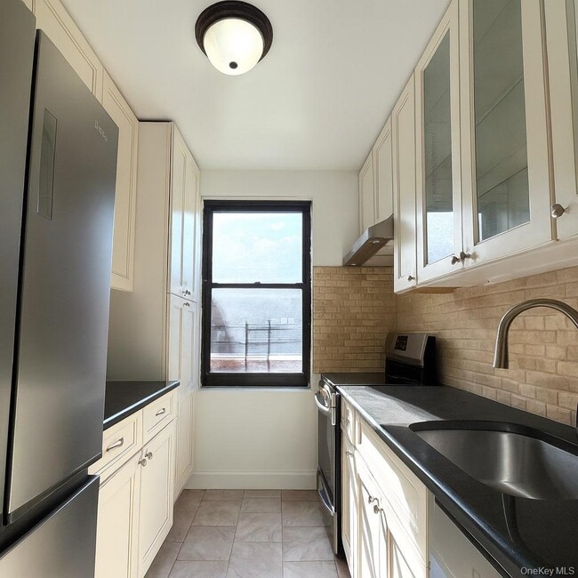 52-30-52-39 39th Ave in Queens, NY - Building Photo - Building Photo