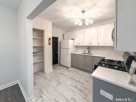 41-43-43 Cottage St in Bridgeport, CT - Building Photo