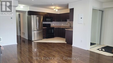 35-35 Hays Blvd in Oakville, ON - Building Photo - Building Photo