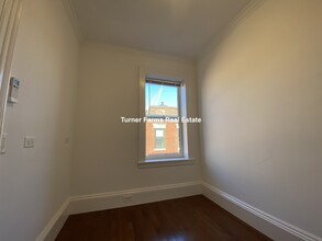 98 Myrtle St, Unit 7 in Boston, MA - Building Photo - Building Photo