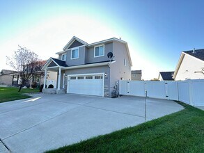 1824 E Warbler Ln in Post Falls, ID - Building Photo - Building Photo