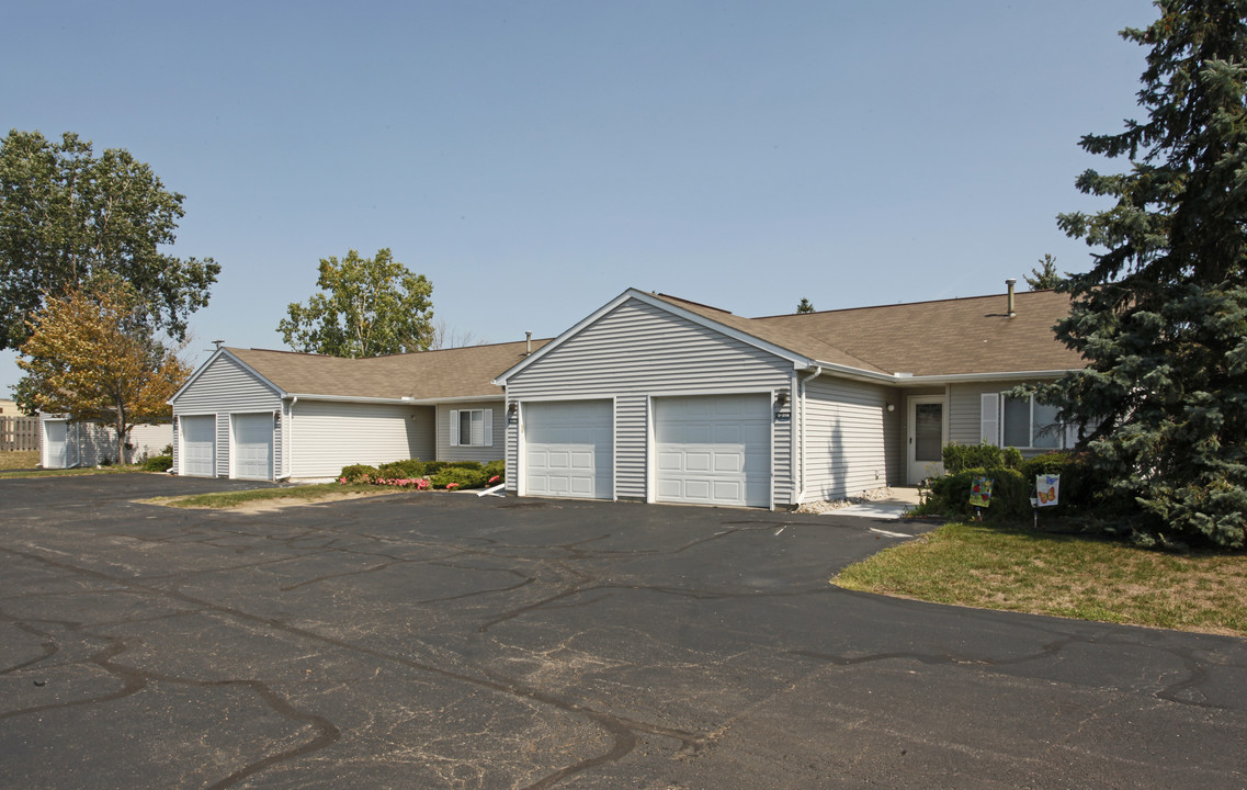 Villas at Woodhaven in Flint, MI - Foto de edificio