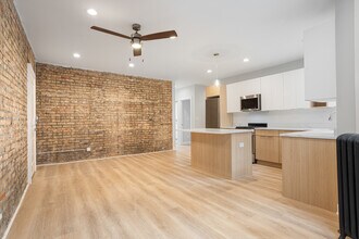 7389 N Damen Ave in Chicago, IL - Building Photo - Building Photo