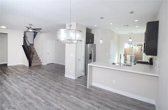 7916 Violet Dawn St in Las Vegas, NV - Building Photo - Building Photo
