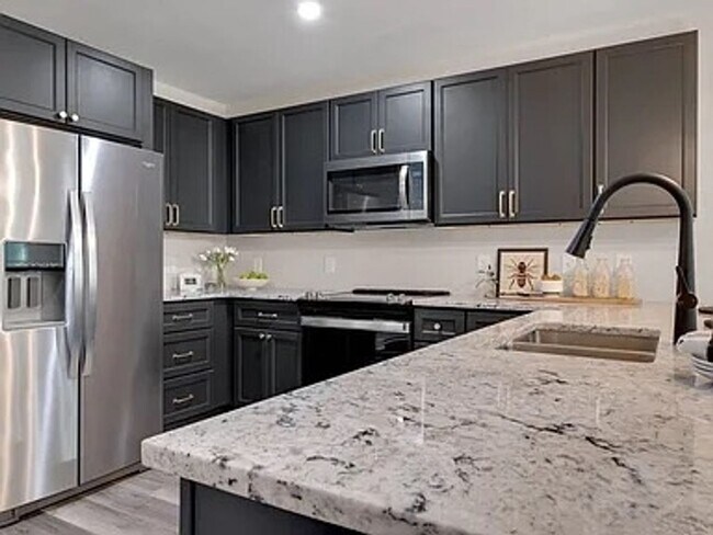 2034 Harold Ct in Tallahassee, FL - Foto de edificio - Building Photo