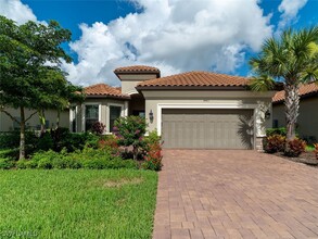 8463 Palacio Terrace W in Naples, FL - Building Photo - Building Photo