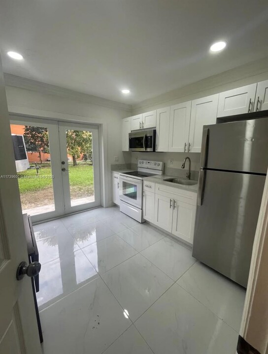 22116 SW 128th Ct-Unit -1 in Miami, FL - Building Photo