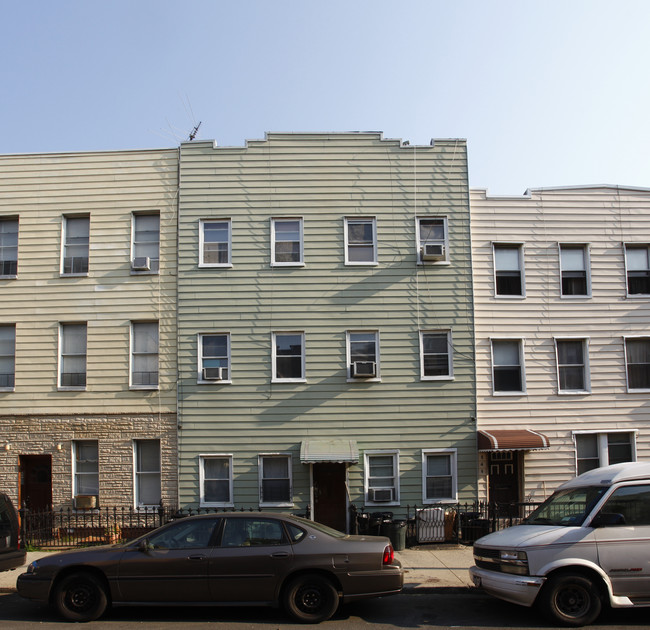 243 Devoe St in Brooklyn, NY - Building Photo - Building Photo