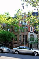 143 W 94th St in New York, NY - Building Photo