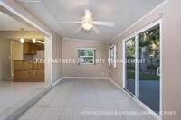 913 Woodmere Cir photo'