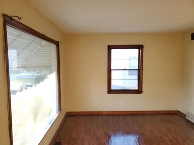 1388 Beechcrest St NW in Warren, OH - Building Photo - Building Photo