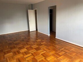 42 Barker Ave, Unit 6F in White Plains, NY - Building Photo - Building Photo