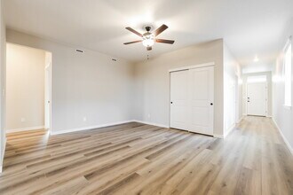 9476 Yampa Ct in Commerce City, CO - Foto de edificio - Building Photo