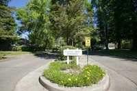 Creekside Apartments in Windsor, CA - Building Photo - Building Photo