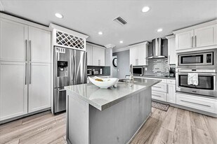 5113 NW 65th Ave in Lauderhill, FL - Building Photo