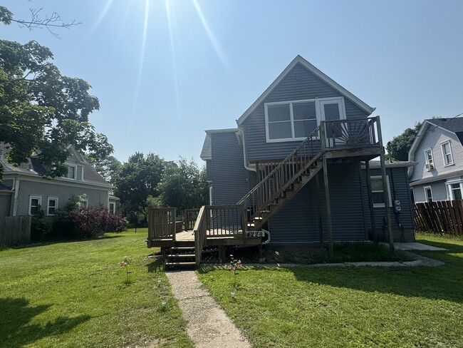 4228 DuPont Ave N in Minneapolis, MN - Building Photo - Building Photo
