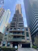 35 Hayden St in Toronto, ON - Building Photo