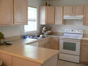 353 Leawood Cir in Naples, FL - Building Photo - Building Photo
