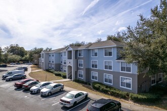 Courtney Manor Apartments in Jacksonville, FL - Foto de edificio - Building Photo