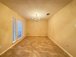 12811 Mills Breeze Dr in Houston, TX - Foto de edificio - Building Photo