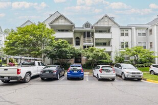 Lafayette Forest Condominiums in Annandale, VA - Building Photo