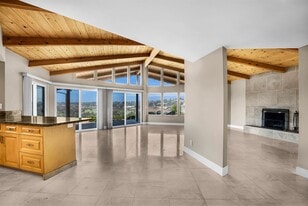 5102 Leicester Way in San Diego, CA - Building Photo
