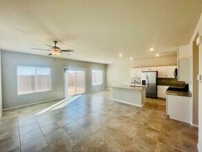 8932 Pelican Pt St in Las Vegas, NV - Building Photo - Building Photo