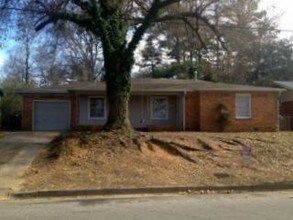 1824 S Fleishel Ave in Tyler, TX - Building Photo - Building Photo